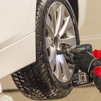 Goodyear-UltraGrip-Performance-TUV-Test-Photos_HighRes_75558-e1544696625556